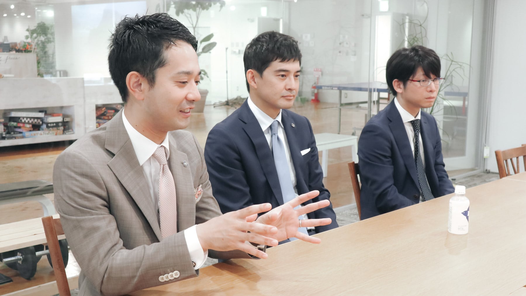 福徳グループ 代表取締役社長 福島 卓 氏/執行役員兼ソリューション事業部 事業部長 斉藤 豪 氏/経営統括事業部 情報システム部 部長 松田 伸司氏