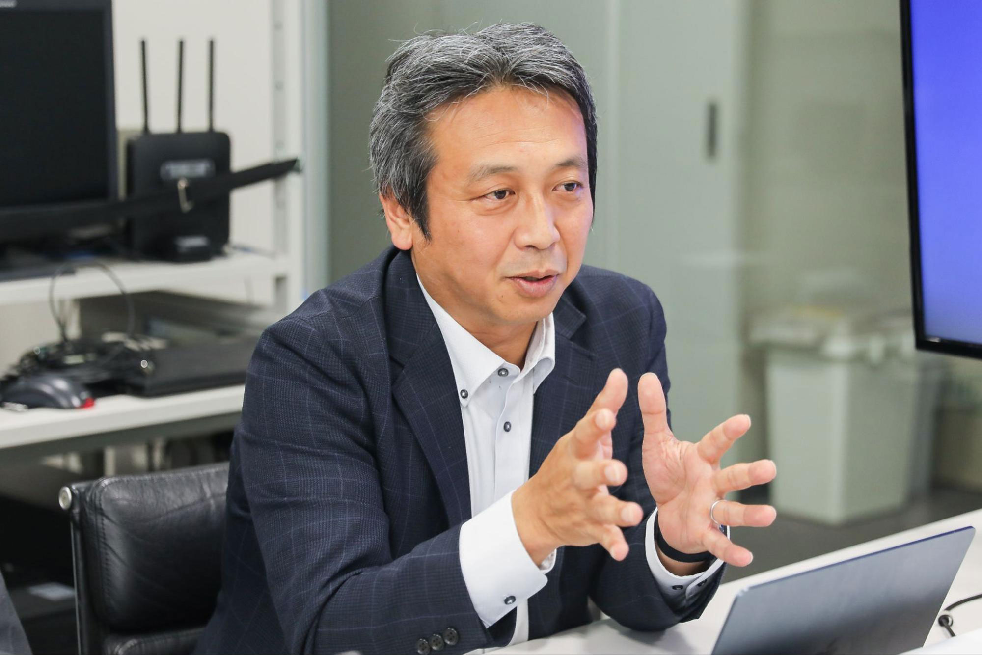 IXホールディングス