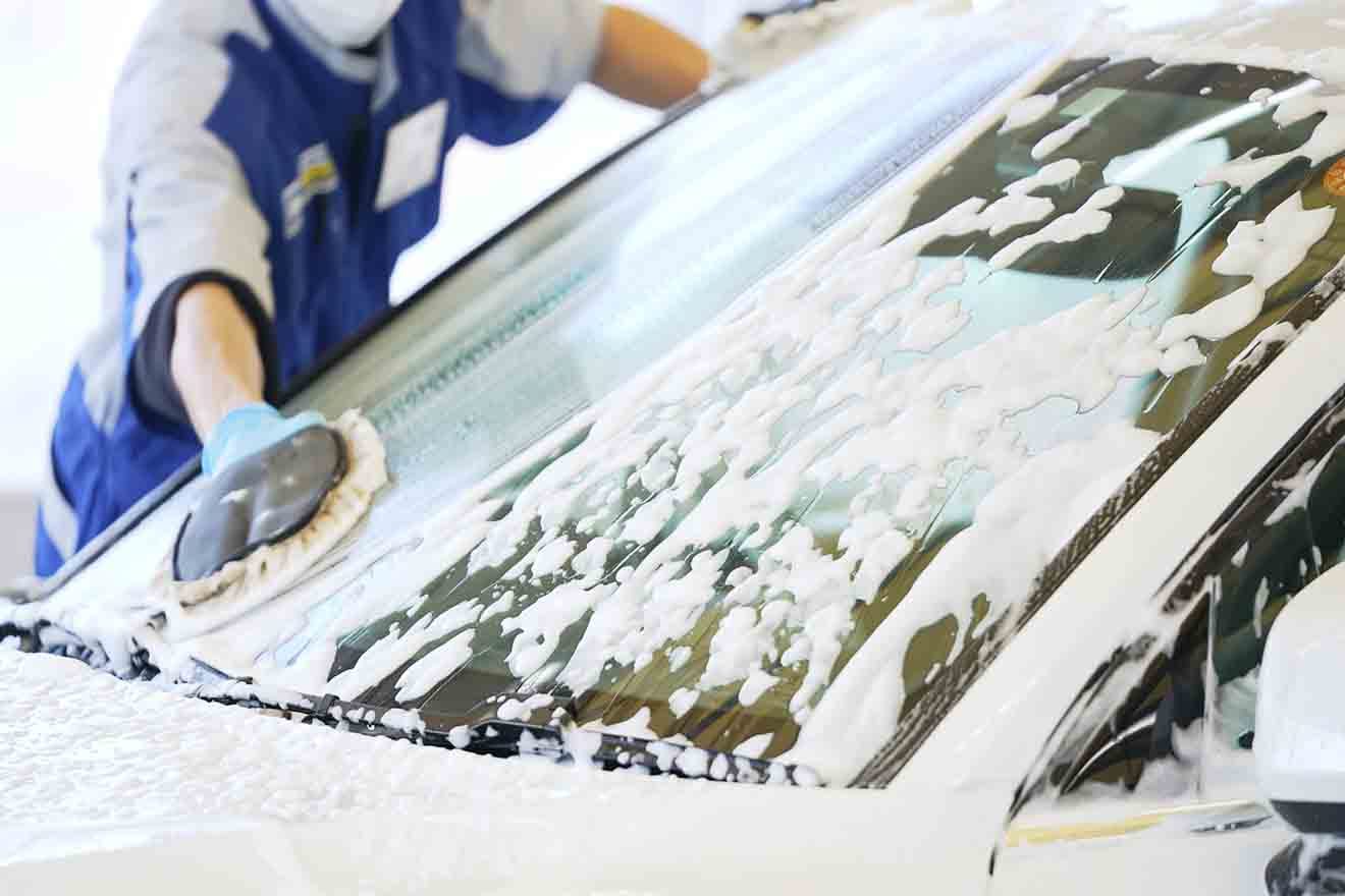 洗車代の勘定科目は？車両費や雑費、修繕費などで経費計上が可能 | 経営者から担当者にまで役立つバックオフィス基礎知識 | クラウド会計ソフト freee