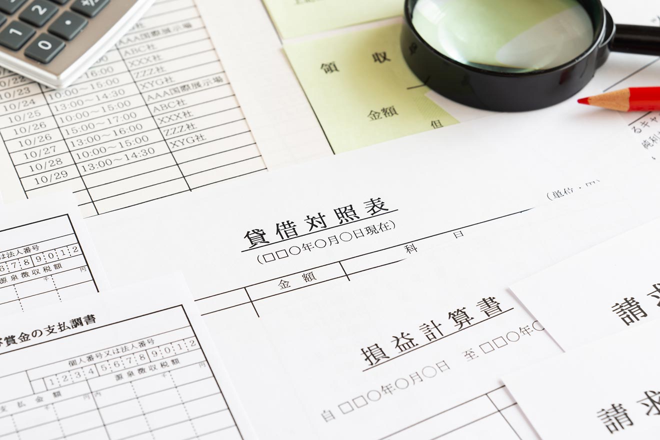 Amazon.co.jp: エッセンス簿記会計: 初歩から納税申告書作成
