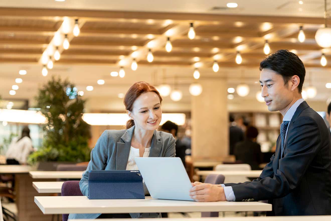 インボイス制度で海外仕入れはどうなる？海外取引への影響や対応方法について解説 | 経営者から担当者にまで役立つバックオフィス基礎知識 |  クラウド会計ソフト freee