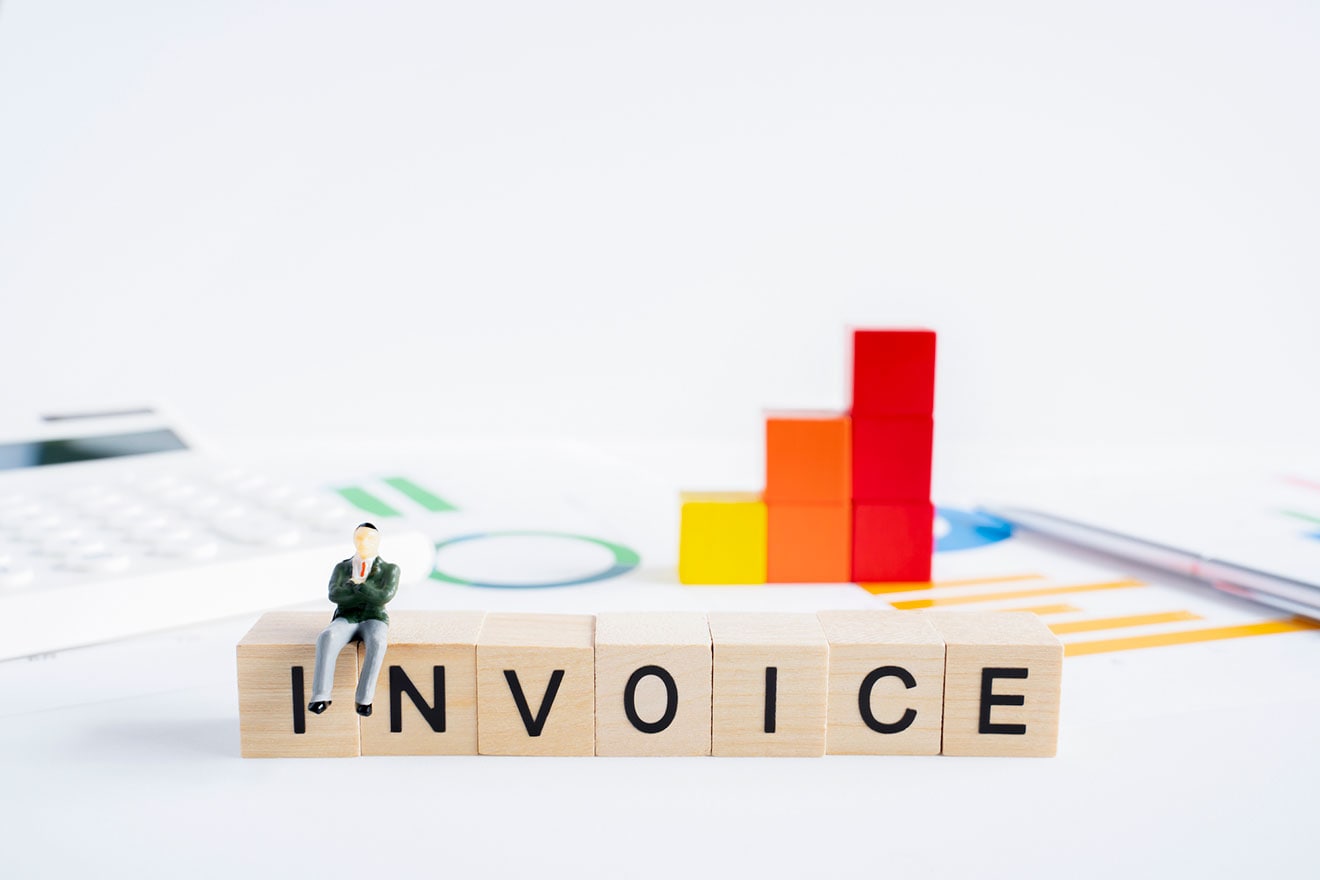 インボイス制度がフリーランスに与える影響とは？ 対策や1000万円以下の免税事業者が検討すべきことを解説 |  経営者から担当者にまで役立つバックオフィス基礎知識 | クラウド会計ソフト freee