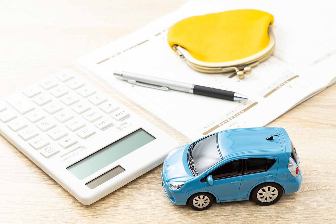 駐車場代に使う勘定科目は？ 仕訳例や消費税、個人事業主の経費計上方法も解説 | 経営者から担当者にまで役立つバックオフィス基礎知識 |  クラウド会計ソフト freee