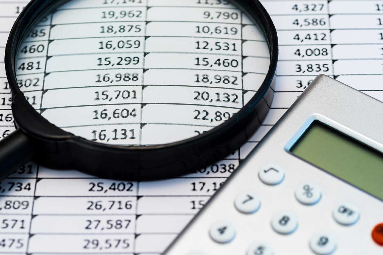 ROA（総資産利益率）とは？計算式やROE（自己資本利益率）との違いを解説 | 経営者から担当者にまで役立つバックオフィス基礎知識 |  クラウド会計ソフト freee