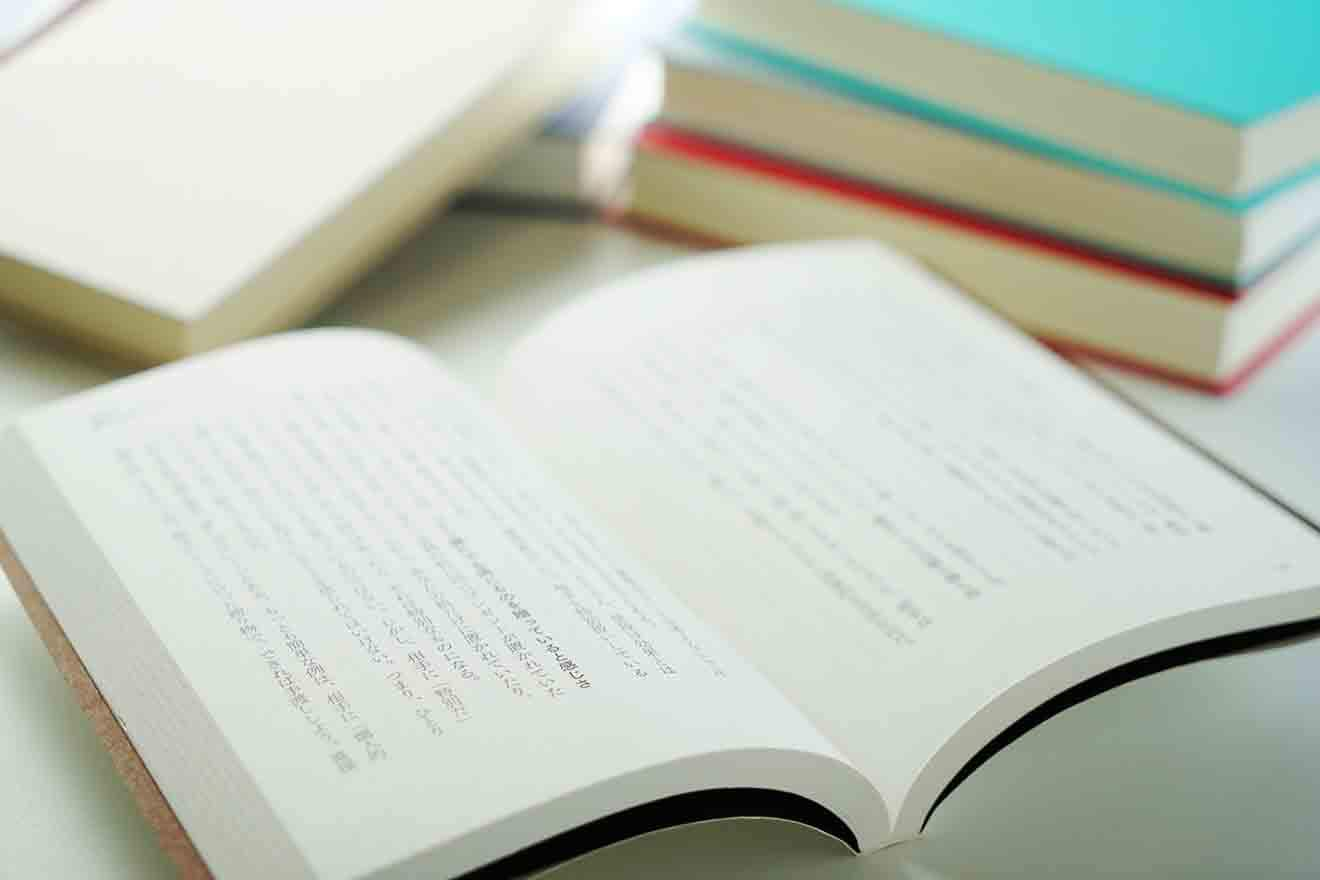 書籍代の勘定科目・仕訳方法は？ 電子書籍や定期購読の処理方法も解説