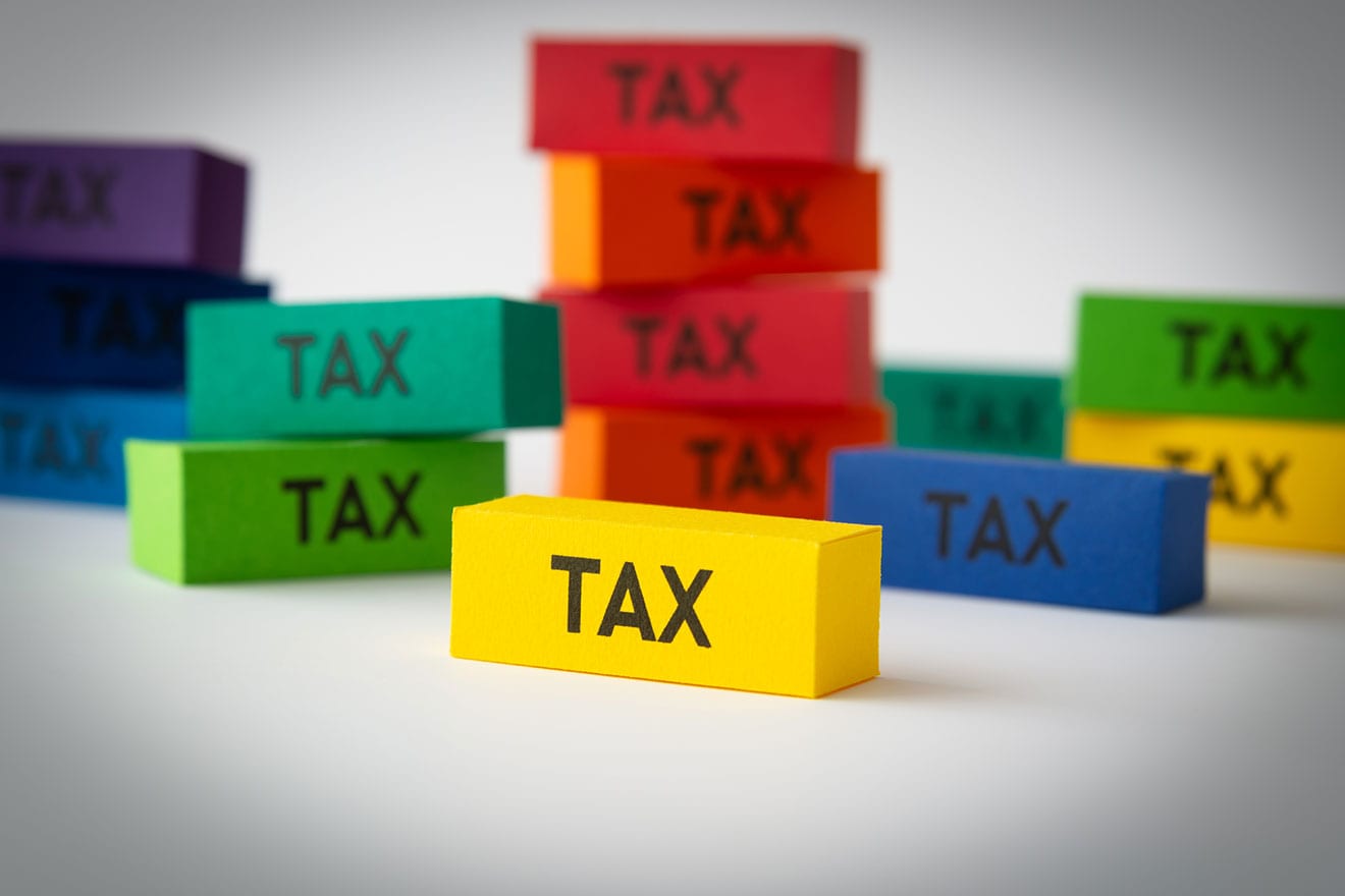 消費税の課税事業者と免税事業者とは？仕組みやインボイス制度導入の影響を解説