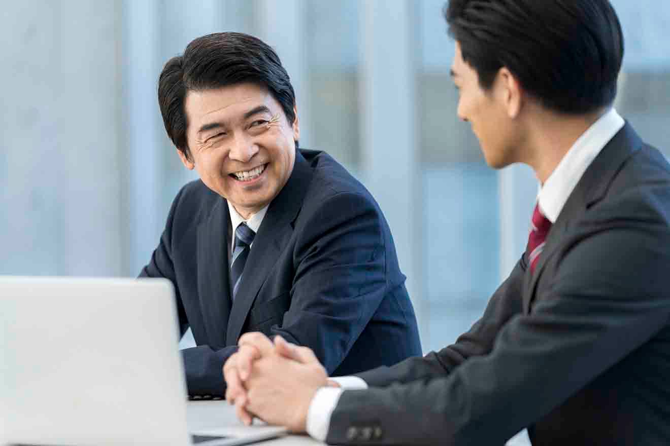 執行役員とは?取締役や執行役との違いから導入方法や設置のメリットまで解説