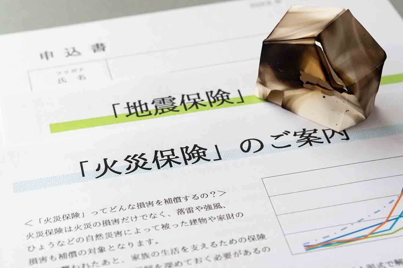 火災保険料の勘定科目は？ 個人事業主の経費計上の可否や仕訳方法、注意点も解説