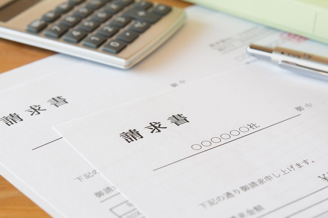 インボイス(適格請求書)の相殺処理は可能?書き方・記載例も解説