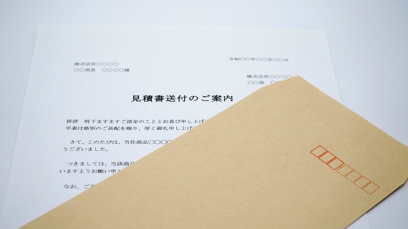 【文例あり】見積書をメールで送付するときの書き方は？郵便やFAXで送る方法・注意点も解説