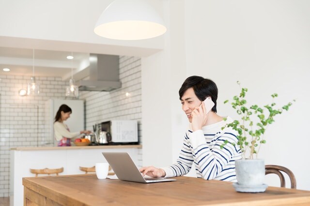 テレワークとは?導入メリットや導入時の3つのポイントを簡単に解説