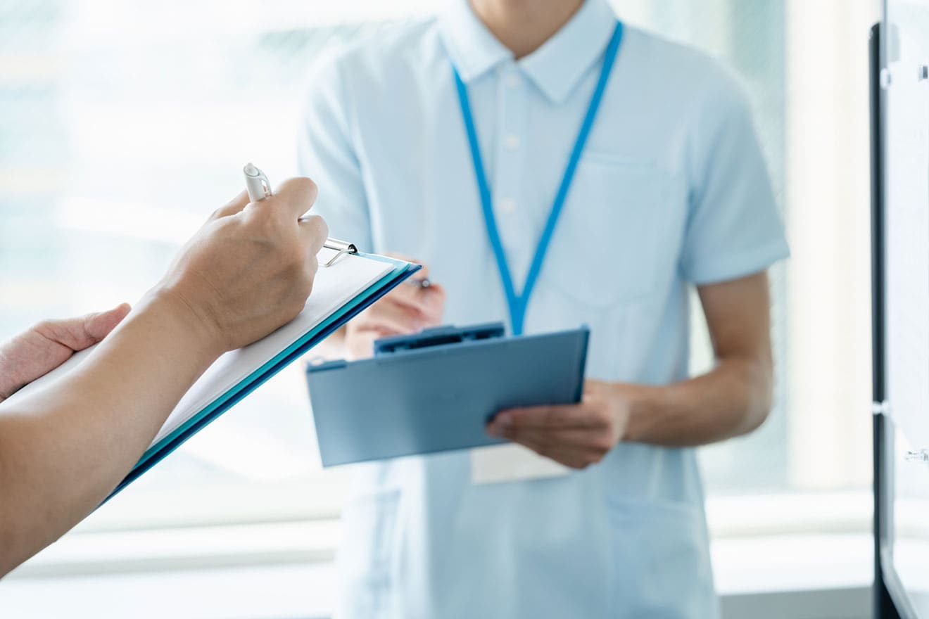 申し送りとは？引継ぎとの違いや職種別の例文を解説