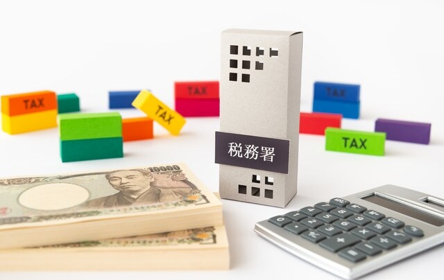 年末調整で追加徴収があるケースとは?計算方法や支払い方法を解説【2023年(令和5年)最新】