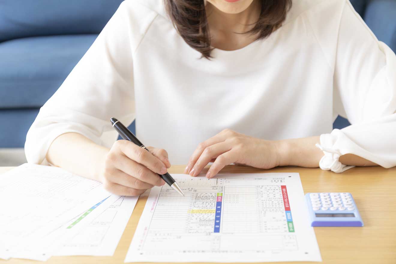 青色申告書のダウンロードと記入・提出について