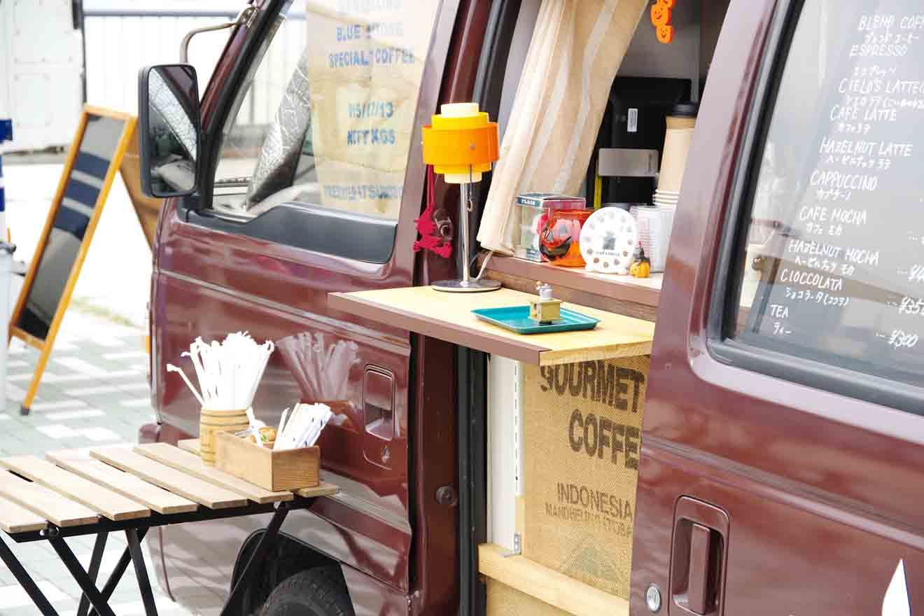キッチンカーで移動販売を開業するメリットとは？必要な手順や資格も解説