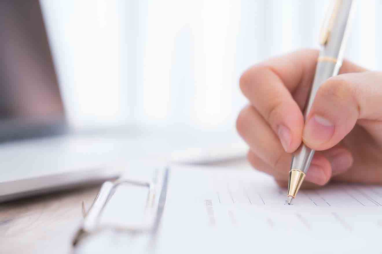 個人事業主も登記は必要？ 手続き方法や商号登記・商標登録の違いを解説