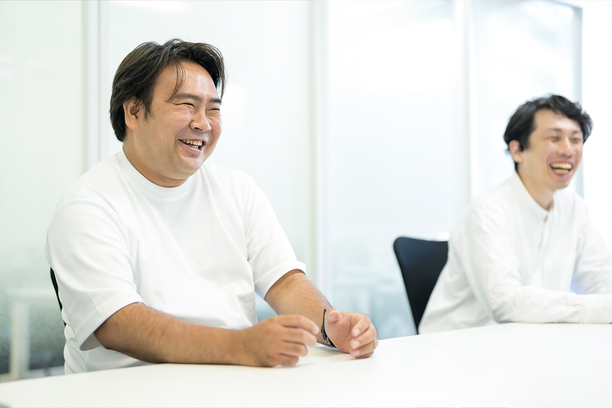 デコボコベー�ス株式会社
