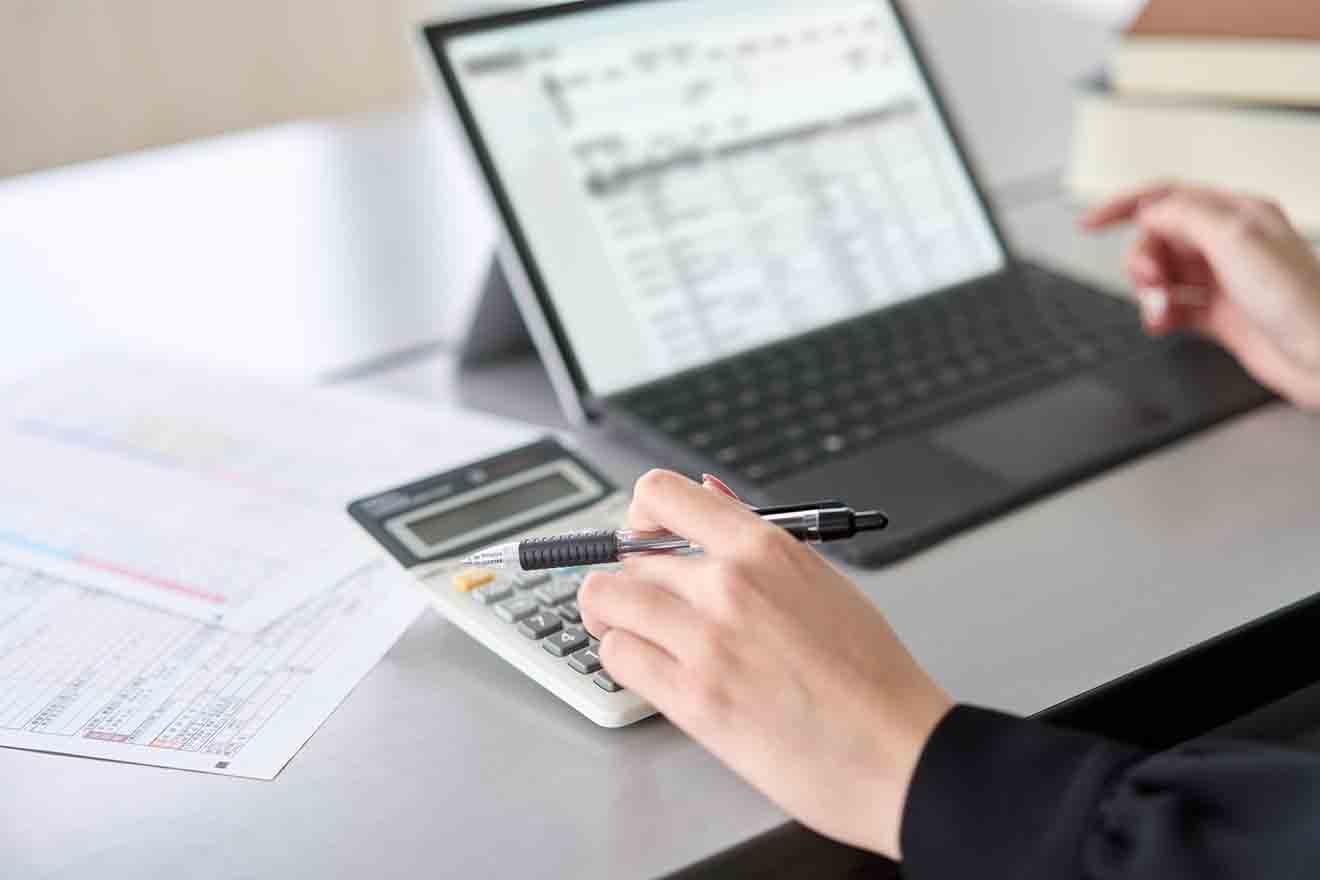 会社員で確定申告が必要な人とは?ふるさと納税や副業など事例別にやり方を解説